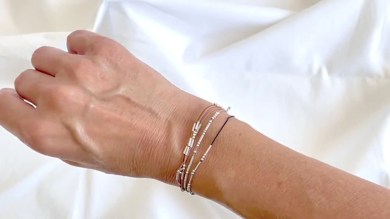 Handmade in Deutschland renna deluxe Morse-Code Armband BRAVE aus Gold Armbändchen MUT in ROT